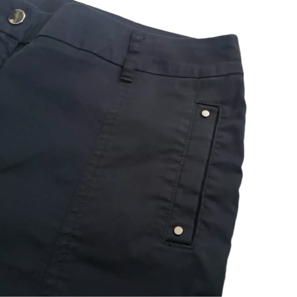 Chico’s Size 6P (0.5P) Solid Black Cropped Cargo Pants Gold Hardware Zippers - Picture 5 of 9